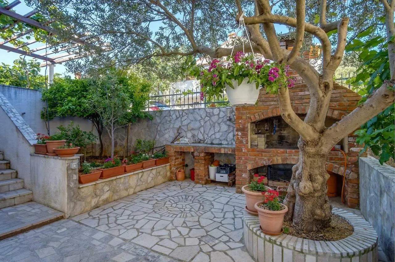 Apartments Leonarda, Mali Lošinj Maison d'hôtes